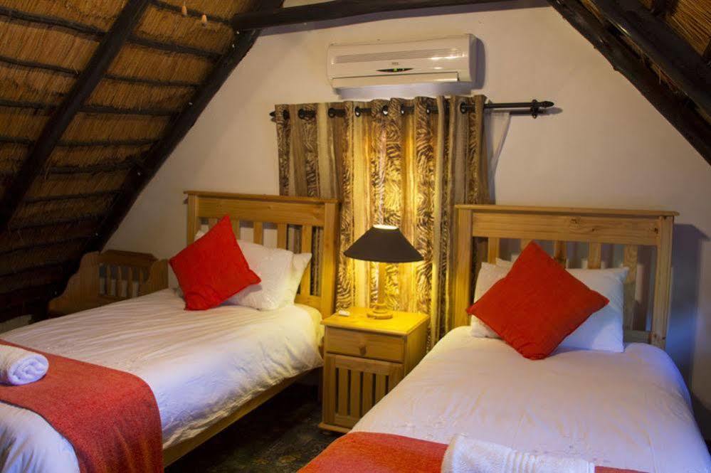 Aristo Manor Hotel Richardsbaai Buitenkant foto