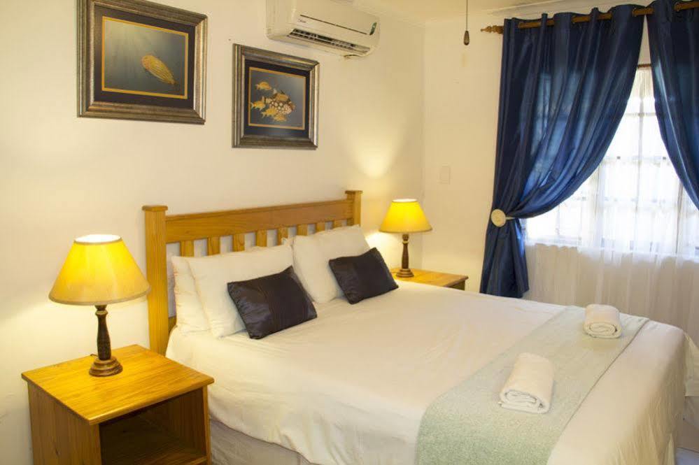 Aristo Manor Hotel Richardsbaai Buitenkant foto