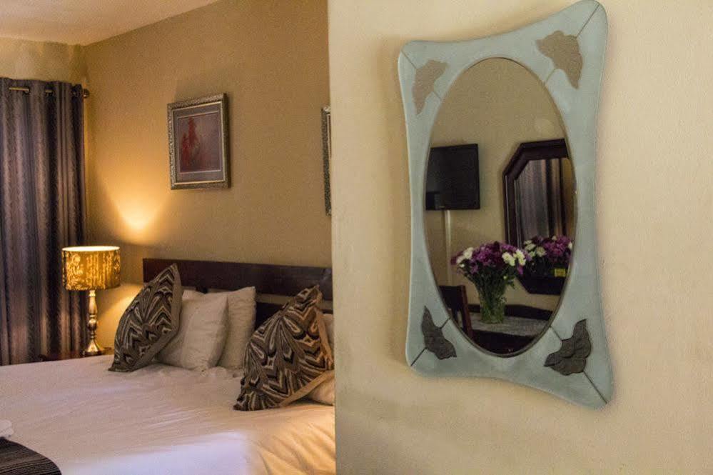 Aristo Manor Hotel Richardsbaai Buitenkant foto