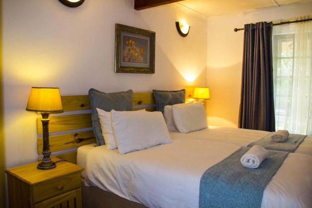 Aristo Manor Hotel Richardsbaai Buitenkant foto