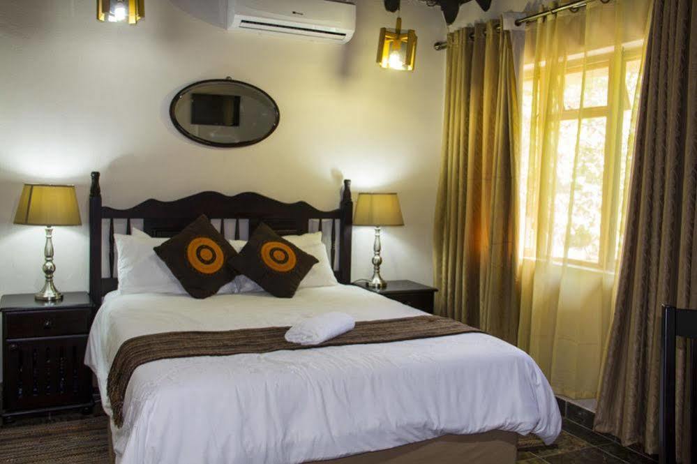 Aristo Manor Hotel Richardsbaai Buitenkant foto