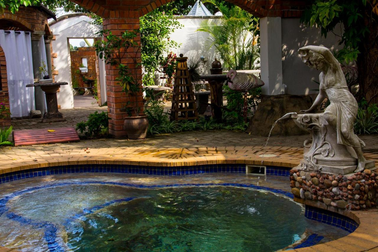 Aristo Manor Hotel Richardsbaai Buitenkant foto