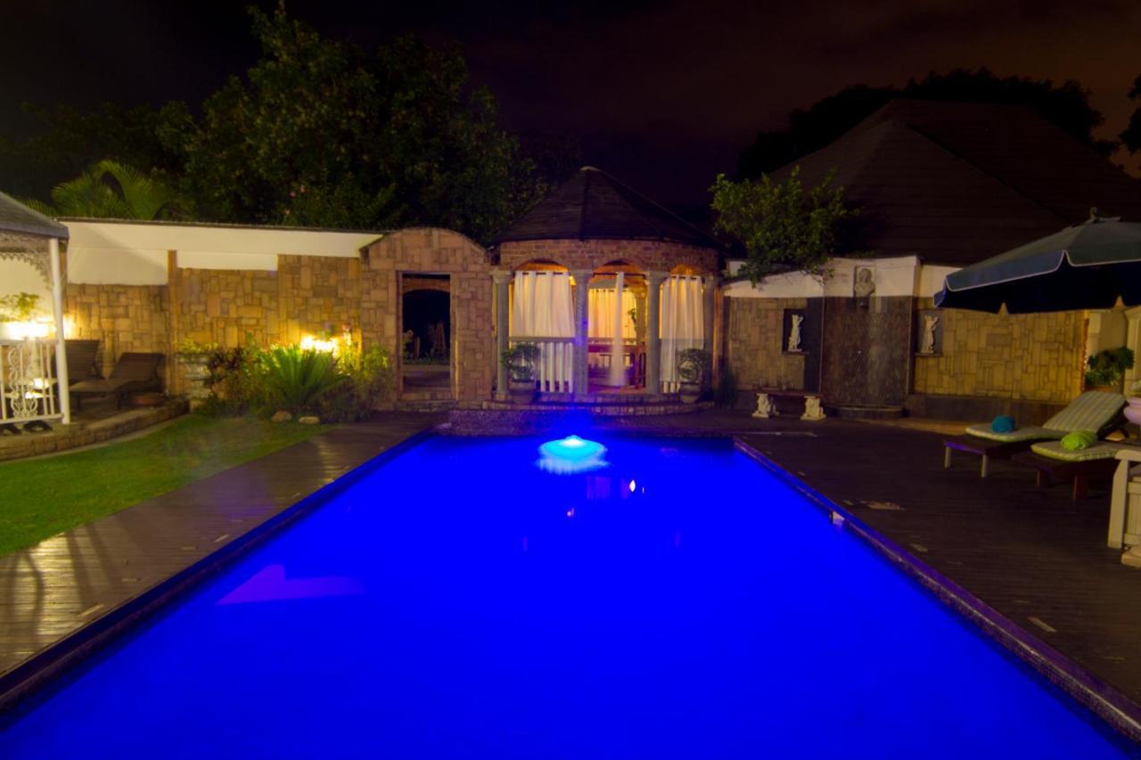 Aristo Manor Hotel Richardsbaai Buitenkant foto